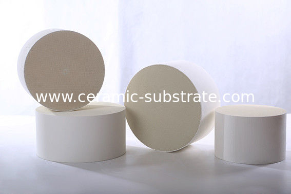 選択的な触媒作用の減少のために円形白いアルミナの陶磁器の基質